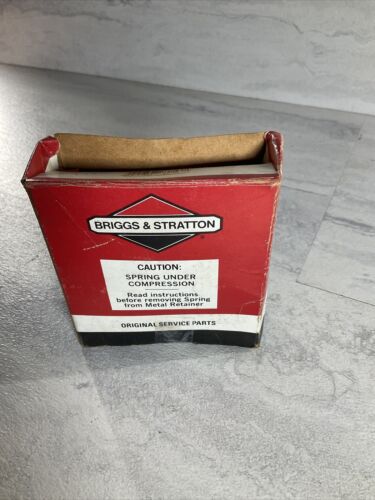 NOS OEM Genuine Briggs & Stratton Recoil Spring 492194 (6930386124983)